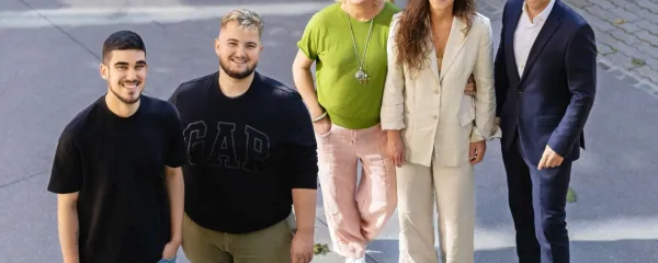 Primorska reprezentanca za regionalno tekmovanje S. Pellegrino 
(z leve): Pablo Falcon, Matija Cotič, Ana Roš, Yvonne Simon in 
Tomaž Kavčič. 