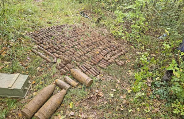 Ob vinogradu je ležal cel arzenal neeksplodiranih bomb, min in 
granat. 