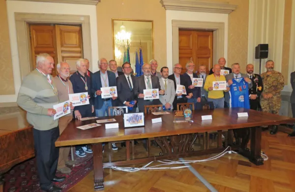 Tako so se  na sprejemu  - skupaj z gostitelji - postavili italijanski in 
slovenski košarkarski veterani.