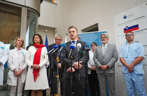 Zgodbe otrok iz Gaze, ki so v Univerzitetnem rehabilitacijskem 
inštitutu Soča deležni zdravljenja, so pretresljive, je po današnjem 
obisku inštituta dejal premier Robert Golob 