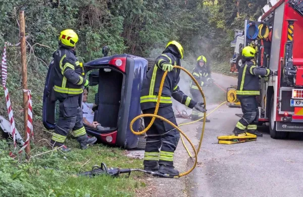 V Ankaranu sta po scenariju terjala intervencijo dva dogodka - 
poplavljanje na območju Centra za usposabljanje, delo in varstvo 
Dolfke Boštjančič Draga na Debelem rtiču ter prometna nesreča na 
Vinogradniški poti (na fotografijah).
