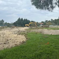 Investitor gostinsko-trgovskega objekta si je zaželel še krožišče, 
saj bi brez njega dostavni kamioni težko dostopali in zalagali 
trgovsko verigo.