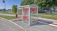 Objestneži  puščajo svoje “podpise”  na avtobusnih  postajališčih,  
prometnih  znakih,  zidovih  ...  