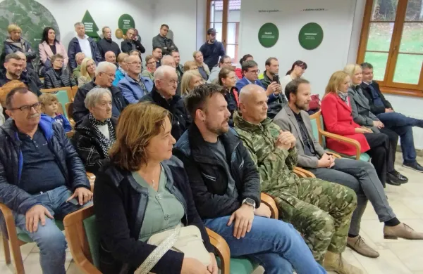 Odprtje obnovljene ceste Koritnice-Ma&scaron;un: z vozili bodo lažje prihajali do osrčja Snežni&scaron;kih gozdov
