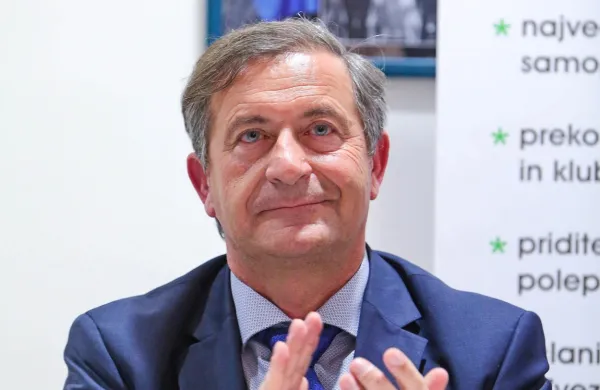 Karl Erjavec ustanavlja stranko Zaupanje.