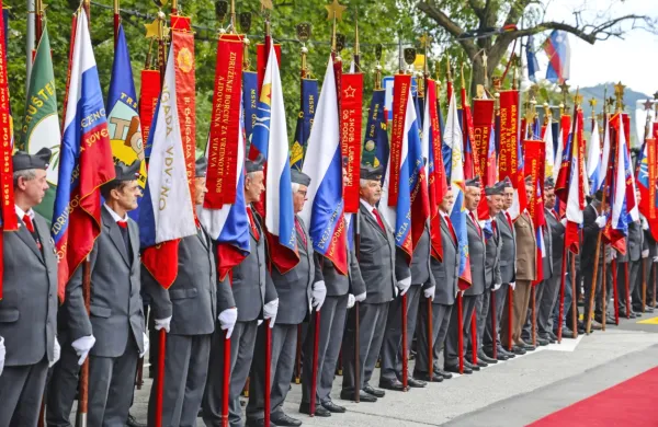 Poslanci danes znova o preimenovanju praznika vrnitve Primorske k matični domovini