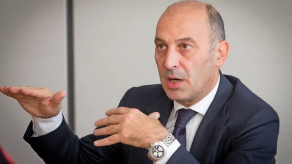 Predsednik upravnega odbora Postojnske jame Marjan Batagelj  je 
eden od tistih, ki so izkoristili davčno darilo Janševe vlade in si iz 
podjetij izplačali več milijonov. Zdaj jim grozi, da bodo morali 
plačati dodatni davek. 