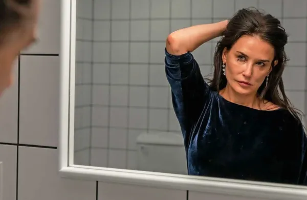 Na sporedu bo tudi Substanca Coralie Fargeat, v katerem sta 
zaigrali Demi Moore in Margaret Qualley.