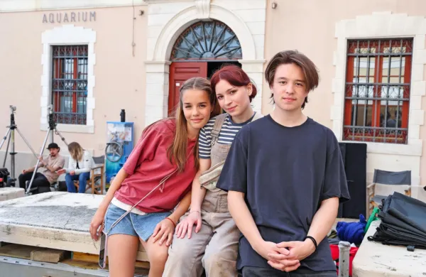 Ella Lapajne, Maks Kerševan in Svit Šturbej so glavni igralci v 
mladinski pustolovščini Tartinijev ključ.