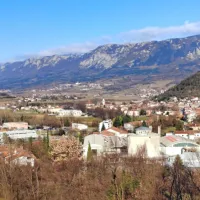 V Vipavi se kot najboljša možnost za uskladitev neskladij za zdaj 
kaže premestitev ene krajevne skupnosti v drugo volilno enoto.