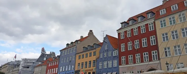 Barvit in očarljiv Nyhavn je ena najbolj ikoničnih znamenitosti 
Københavna. 