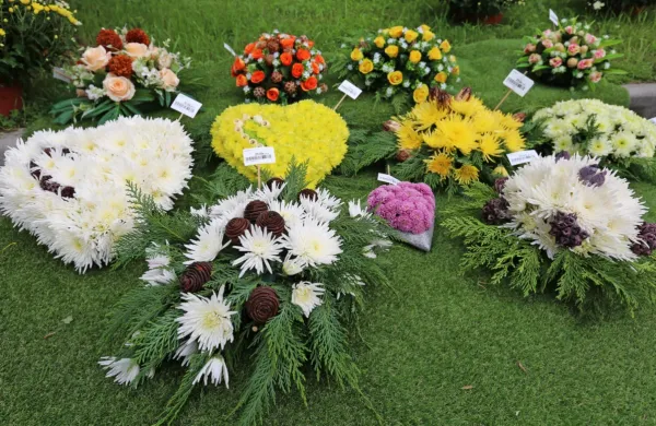 STOJNICA MESTNE VRTNARIJE KOPER: Vse za urejanje grobov pred prihajajočimi prazniki
