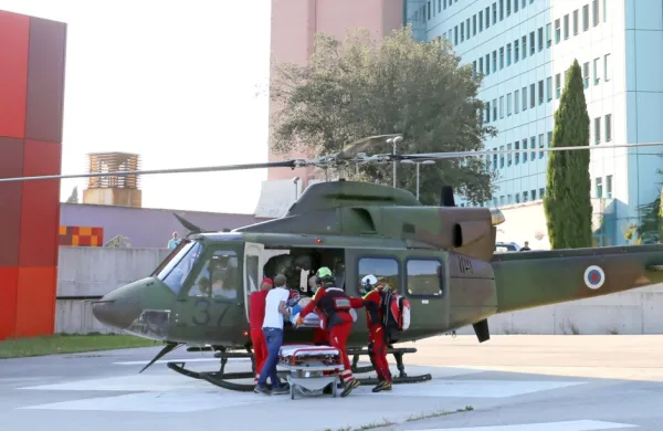Glavnino prevozov opravijo z vojaškimi helikopterji, posadke so v 
pripravljenosti na letališčih Brnik in Maribor.