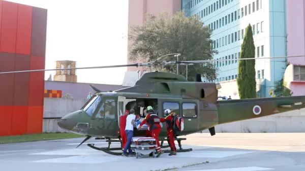 Glavnino prevozov opravijo z vojaškimi helikopterji, posadke so v 
pripravljenosti na letališčih Brnik in Maribor.