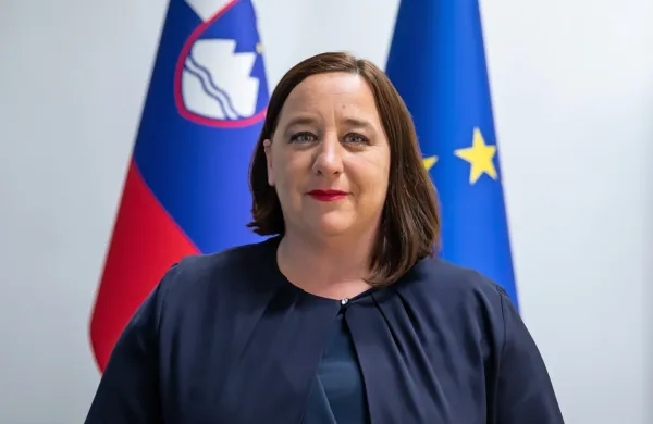 Državna sekretarka na vladnem uradu za Slovence v zamejstvu in 
po svetu Vesna Humar