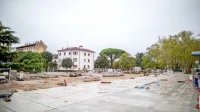 Dela na trgu potekajo po načrtih, večjih podražitev objekta ni na 
obzorju.