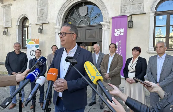 Župani dvanajstih primorskih občin so podprli osnutek projekta  
Vodooskrbe slovenske Istre ter Krasa.   