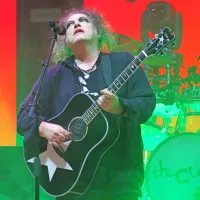  Edini stalni član zasedbe The Cure je frontman Robert Smith.
