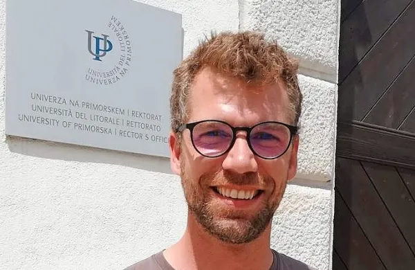 Pomočnik rektorice Univerze na Primorskem Aleš Oven pravi, da 
so pol milijona evrov večinoma porabili za plače tistih, ki so delali 
na prilagoditvi programov.