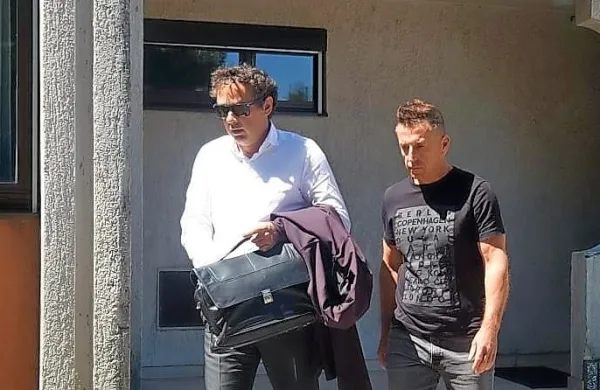 Aleš  Čepin (desno)  z  odvetnikom Markom Zamanom