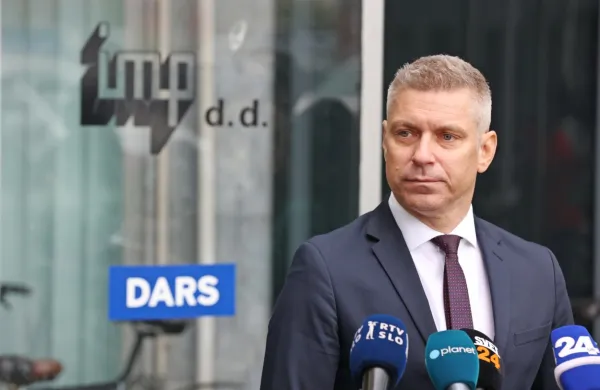 Komisija za preprečevanje korupcije zaradi  sumov kršitve integritete preiskuje nekdanjega predsednika uprave Darsa Valentina Hajdinjaka.