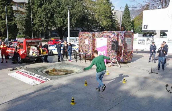 Na  Goriškem  so  preventivno  akcijo letos  razdelili  na  tri  lokacije:  
začeli  bodo  v Desklah, nadaljevali  na   Dobrovem,  zaključili pa  v  
Novi  Gorici.  