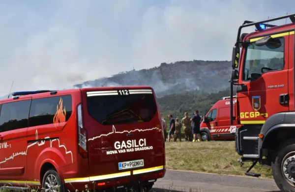 

Požar na območju Trstelja je zajel približno 70 hektarjev površine 
na območju občin Komen in Miren - Kostanjevica.