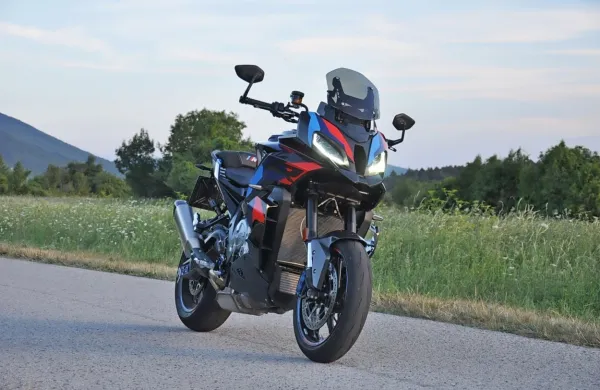 BMW M 1000 XR je tretji v družini M modelov na dveh kolesih. 