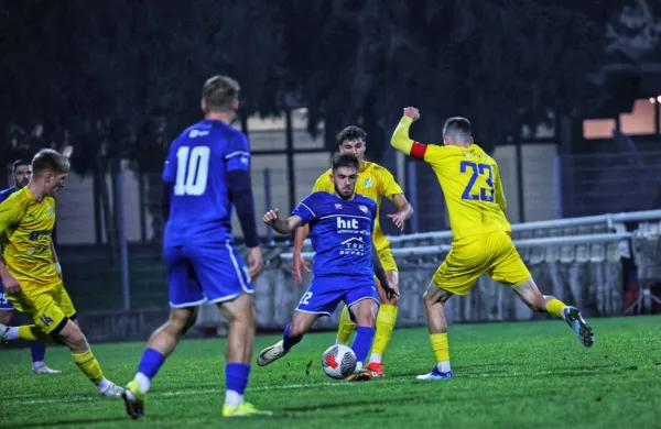 Novogoričani (v modrih dresih) so se po domačem porazu s 
Slovanom vrnili na zmagovite tirnice proti Beltinčanom. 