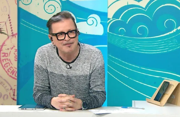  Oddajo bodo predvajali v živo ob petkih med 20. in 21. uro, kar bo 
omogočilo tudi neposredno interakcijo z občinstvom.