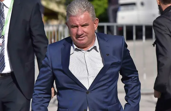 Andrej Vizjak, nekdanji minister za okolje v Janševi vladi, danes poudarja, da 
so s pravilnikom želeli preprečiti zgolj uporabo večjih bojlerjev. Toda to ne 
drži. V praksi je namreč pomenil, da bi večina hiš ostala brez bojlerjev.

