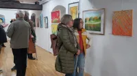 Ob 40. obletnici likovnega društva Cinober so  na pregledni razstavi 
v galeriji Magazin na ogled postavili   57 slik in tri kipe.