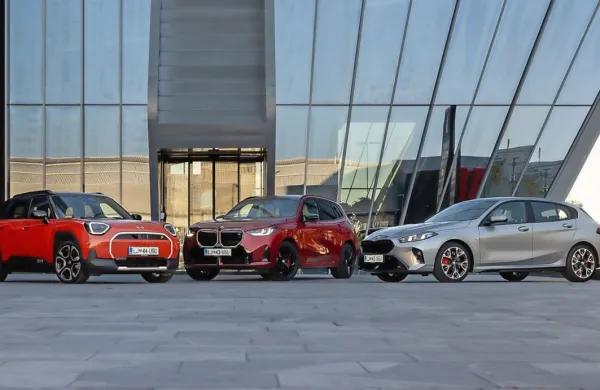  Z leve proti desni - mini aceman, BMW X3 in BMW serije 1.