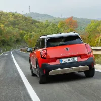 Prodajno zanimiv utegne biti prav električni aceman, ki ga s 
subvencijo in popusti kupec lahko dobi za manj kot 25 tisoč 
evrov.