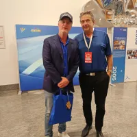  Vojko Korošec (desno) v družbi upokojenega  severnoirskega 
dirkača formule 1 Eddiea Irvina.