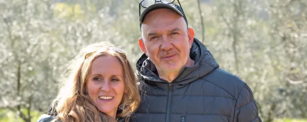 Katja Distelbarth in Matjaž Kramar sta čopiče zamenjala za motiki