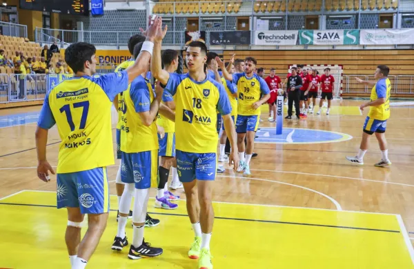 Koprski rokometaši se bodo dvakrat v krajšem razmaku pomerili s 
Trebanjci: na Dolenjskem bodo že drevi gostovali za prvenstvene 
točke. 