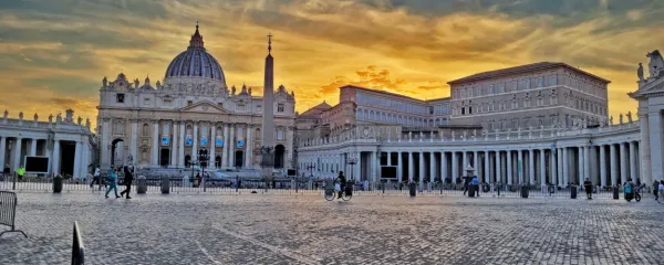 V Italiji protest proti poseku božične jelke za Vatikan