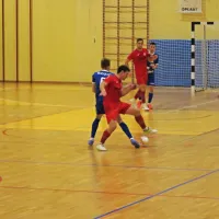 Glavni junak tekme, kapetan Oplasta Nejc Kovačič (z žogo) je 
ajdovsko mrežo zatresel kar trikrat.