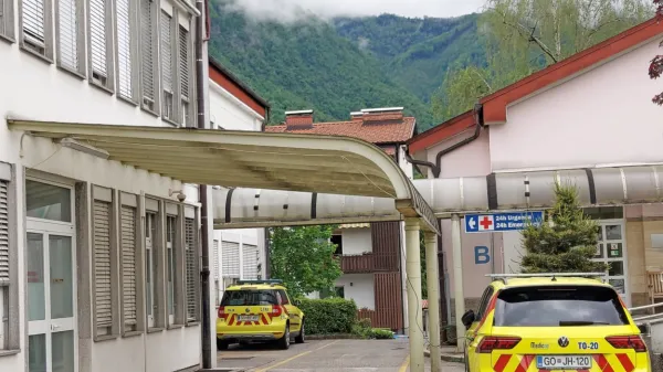 Največ dela zaradi  primanjkljaja delovnih rok   imajo v Zdravstvenem domu Tolmin, kjer so  se pred mesecem dni  soočili z 
odpovedmi dveh od  štirih družinskih zdravnikov.