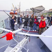 Francoska voja&scaron;ka patruljna ladja na &scaron;tiridnevnem rutinskem postanku v koprskem pristani&scaron;ču (FOTO)