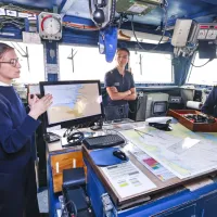 Francoska voja&scaron;ka patruljna ladja na &scaron;tiridnevnem rutinskem postanku v koprskem pristani&scaron;ču (FOTO)
