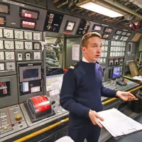 Francoska voja&scaron;ka patruljna ladja na &scaron;tiridnevnem rutinskem postanku v koprskem pristani&scaron;ču (FOTO)
