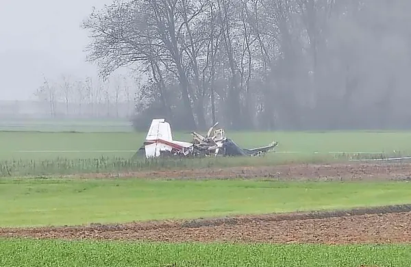 Vzrok za nedeljsko nesrečo manjšega letala pri Gančanih v 
Prekmurju, v kateri so umrli pilot in dva potnika, še ni znan.
