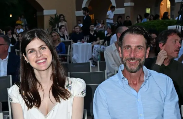 Alexandra Daddario z možem Andrewom Formo junija letos