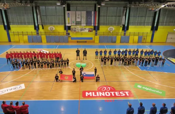 Po 29 letih je v Ajdovščini - tokrat proti Črni gori - spet zaigrala 
slovenska ženska rokometna reprezentanca