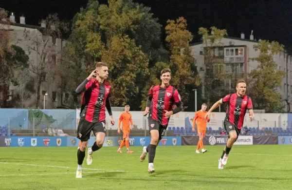 Semir Smajlagić (levo) bo poskušal z ajdovskimi soigralci v 
nedeljo ogroziti tudi mariborska vrata.  