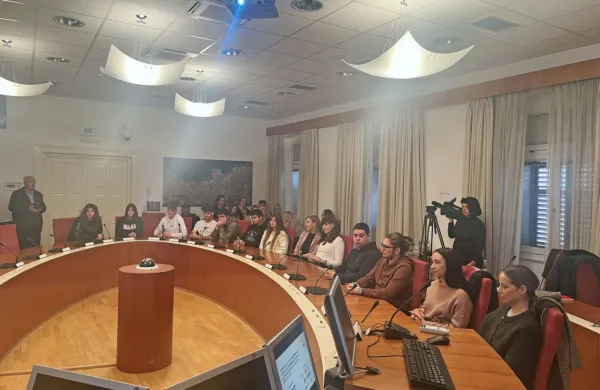Od 20 prijavljenih projektov se jih je v finalni izbor uvrstilo osem.  
Prve tri zmagovalne projekte bodo razglasili decembra. 