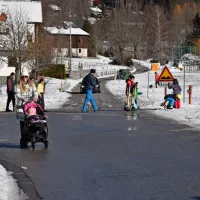 Navdušenje nad snegom je bilo  med družinami z majhnimi otroki 
kar veliko. 