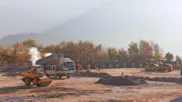 Kolektor Koling v dogovoru z občino na svoje stroške na Žarščah 
ureja teren za postavitev šotora za športno vadbo učencev. 